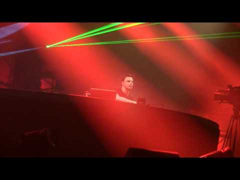 ASOT500 Den Bosch - Markus Schulz plays Perception in the Redlight District