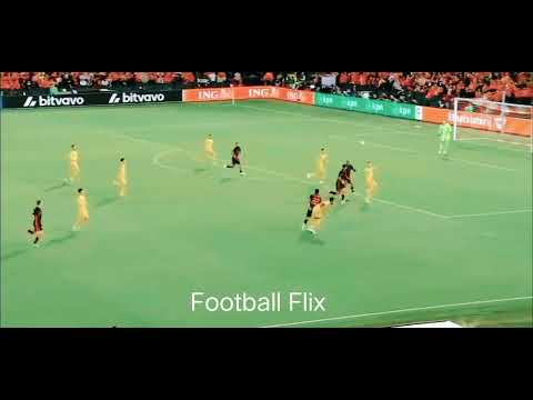 Memphis Depay stunner sends Netherland in front