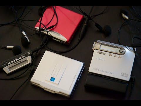 Sony n10 MiniDisc player teardown and swap cases.