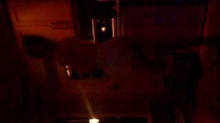 denise dansar . jag tänker hoppa ner från eiffeltornet