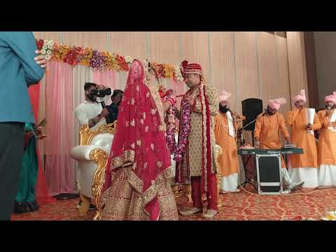 एसडीएम अमित भट्ट का जयमाला