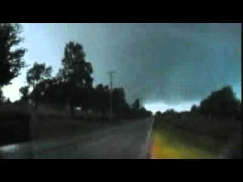 Tornado rips through US town