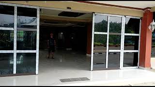 Automatic sliding door
