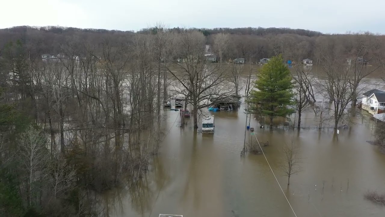 Grand River crests, flooding Plainfield Township