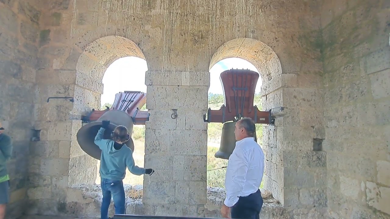 Suenan las campanas del campanario
