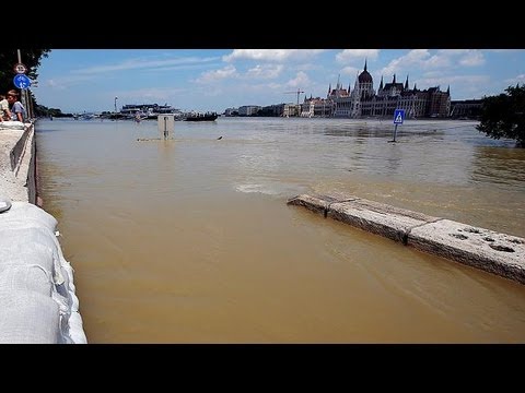 Спад воды в Дунае. Наводнение в Излучине Дуная и Будапеште отходит.