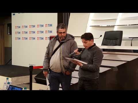 In sala stampa le proteste dei dipendenti Embraco Whirlpool e Tim In sala stampa le proteste dei dipendenti Embraco Whirlpool e Tim