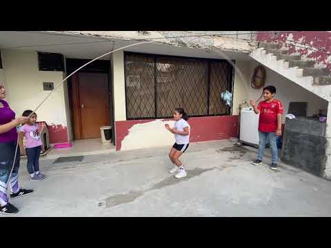 Juego tradicional saltar la cuerda