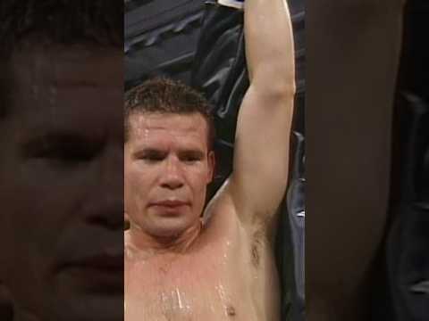 Round 2: KO Stoppage! Julio César Chávez’s aggressive fighting scores second-round knockout victory