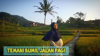 Download lagu Menemani Istri hamil 9 bulan jalan jalan pagi 🤰 menikmati indahnya desa mp3