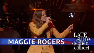 Maggie Rogers Performs &#39;Burning&#39;