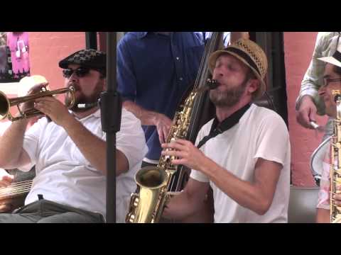 Smoking Time Jazz Club swinging on Royal St.