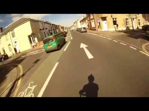 X824FDW - Very Close, Fast Pass And Parks In The Middle Of The Road