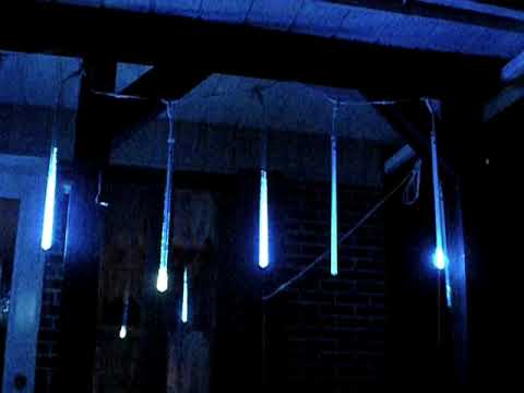 Светеща коледна украса тип падащ сняг, 8 висулки, студенобяла, 8x0.5m, IP44 влагозащитена HQ видео 1