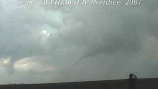 preview picture of video '2007 March 28 South Brice, Texas Tornado (part 2 of 2)'