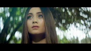 Kadr z teledysku Adore tekst piosenki Jasmine Thompson