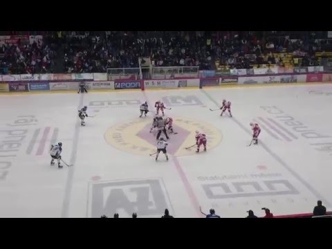 Úvodní vhazování a choreo HC AZ Havířov 2010 - Slavia Praha (6.2.2016)