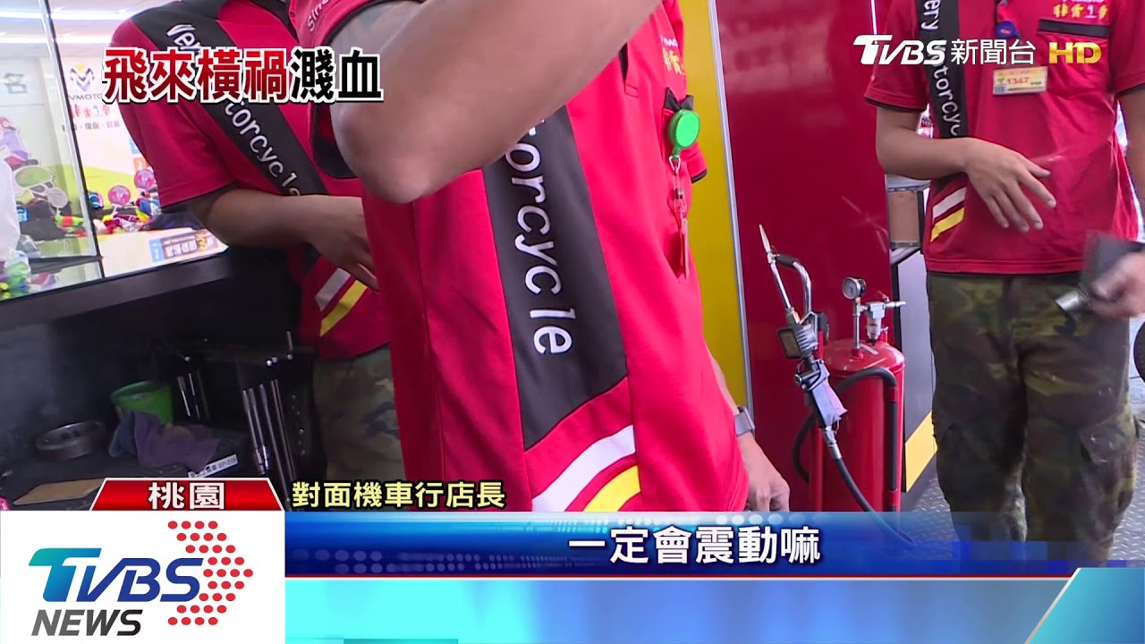 火車經過震動!地下道水泥塊掉 砸傷騎士