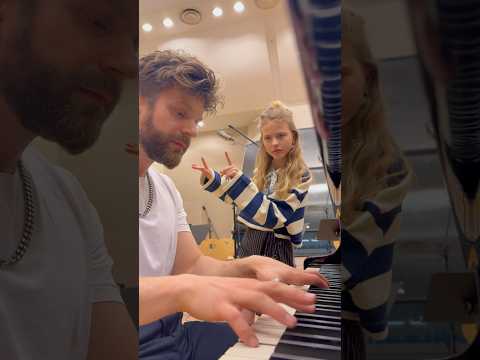 this song is called "Maison"