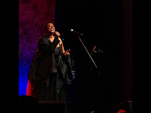 Ms. Lisa Fischer & Grand Baton video