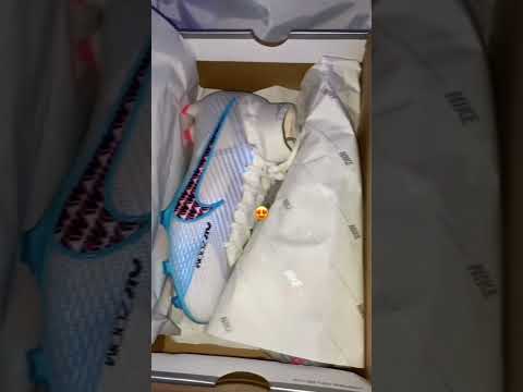 Isso é uma chuteira ou um pedido de casamento 🤩 #nike #chuteira #unboxing