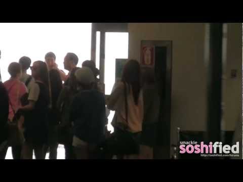 120521 SNSD - Arriving  - San Francisco Airport (SFO) [FANCAM]