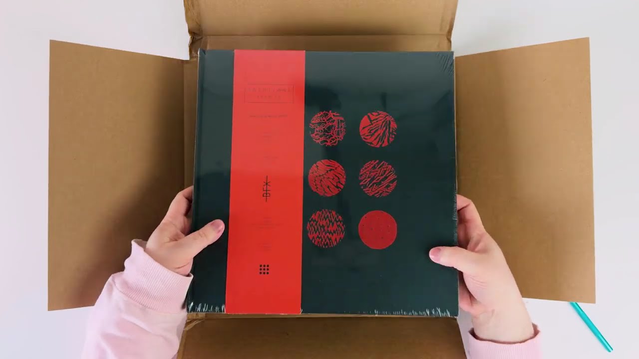 Unboxing: Twenty One Pilots - Blurryface (10th anniversary Vinyl) Book Table