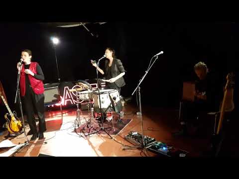 Gravas - I'm on Earth (live @ Toaster)