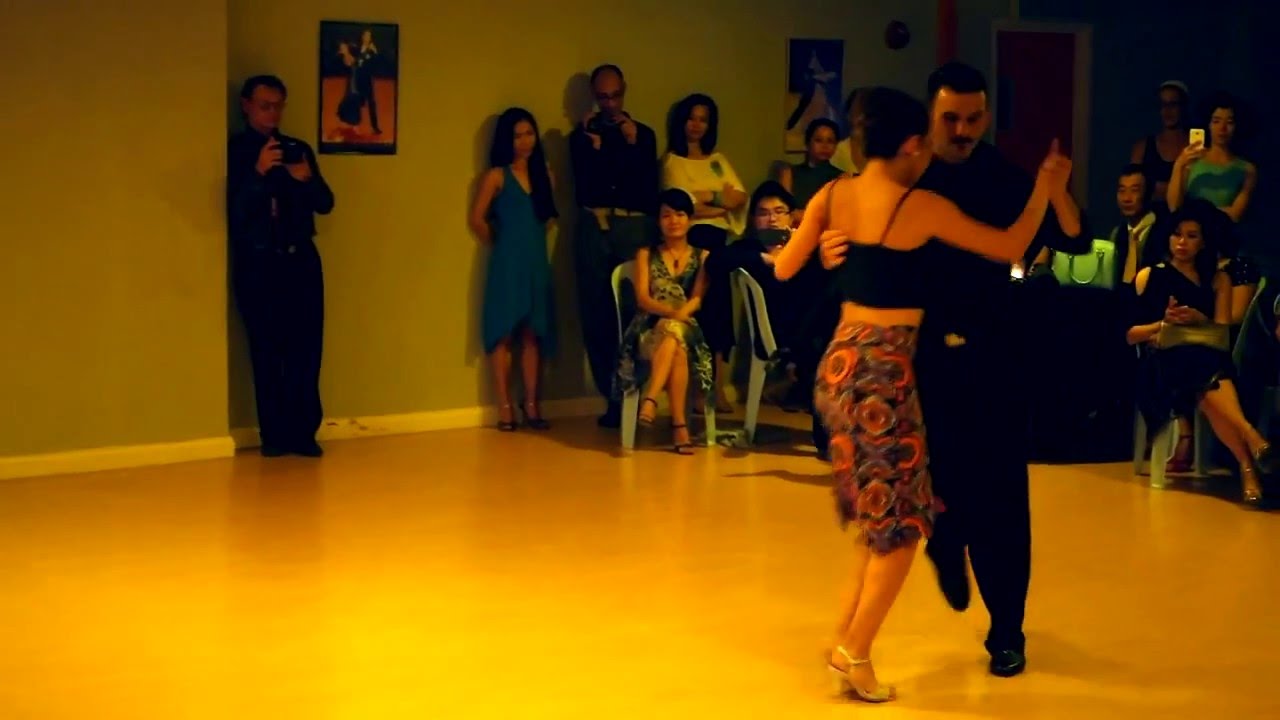 Romantic tango by Bruno Tombari & Rocio Lequio  (Esta Noche De Luna)