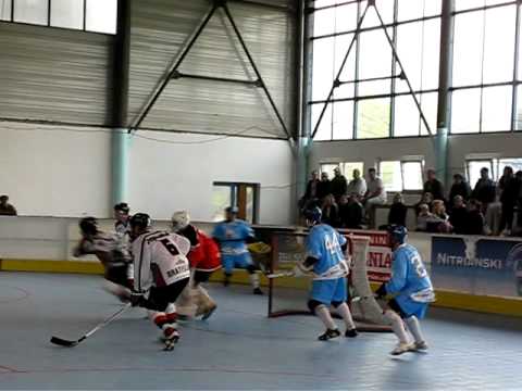 HBK Nitrianski rytieri Nitra - LG TPS Bratislava play off 1.zápas (zostrih-šance)