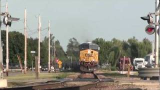 preview picture of video 'Westbound CSX GEVO Pulling Ethanol Blasts Thru Ossian, IA'