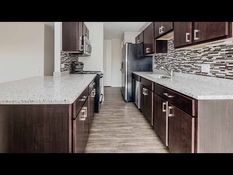 Tour a Gold Coast / River North K-tier 2-bedroom at Chestnut Place apartments