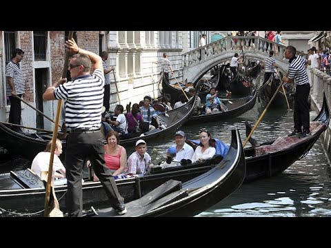 Venetians hold protest against tourist influx