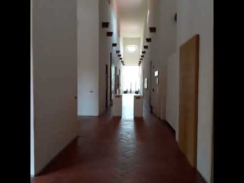 Caminando por los pasillos del MAQRO o Museo de Arte de Querétaro, antiguo Claustro de San Agustín.