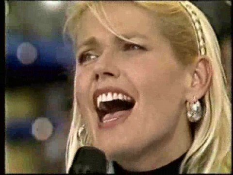 Xuxa canta "Dez Anos" no Park - 1996