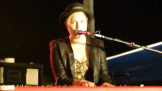 1/9 Missy Higgins live @ Australia Rocks the Pier: "Cooling of the Embers" (New Song) 7/21/11