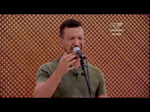 EMOÇÃO! WALMIR ALENCAR E CAROLINA CHORAM CANTANDO “A ESPERANÇA CHEGANDO” NA MISSA