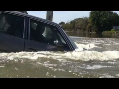 What You Should Do If Your Car Is Sinking in Water!