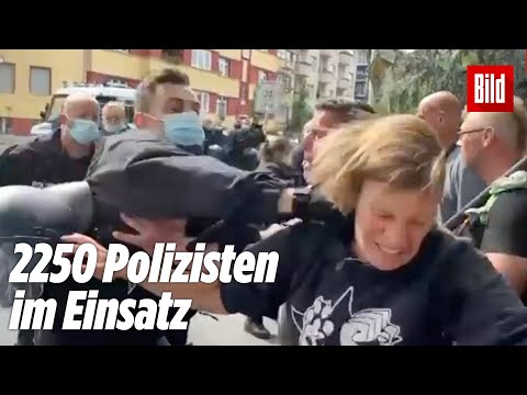 Querdenker versuchen, Polizei-Sperren zu durchbrechen | Demo in Berlin
