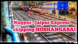 preview picture of video 'Nagpur - Jaipur Express with AJNI WAP-7 skipping HOSHANGABAD in full speed with awesome track sound'