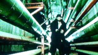 Cartel de Santa en subterraneo Parte 1/4