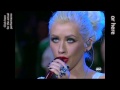 Christina Aguilera sings the correct notes to "The ...
