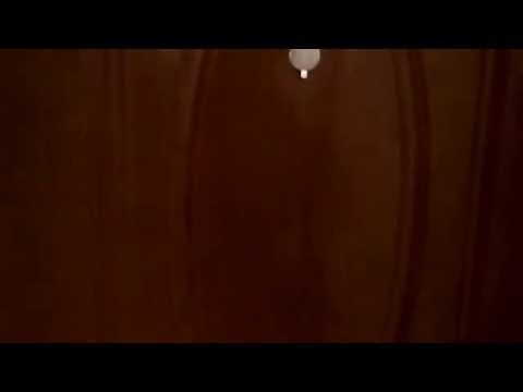 (SloMotion) : Flasche gegen wand