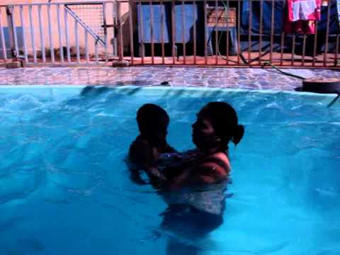 Arthur na piscina do Zé 02/02/2014
