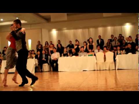  Andrea Misse  and  Javier Rodriguez  are  dancing  to  the  milonga  "  La Cicatriz  "