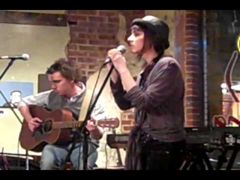 download lagu mp3 mp4 Amanda Towns, download lagu Amanda Towns gratis, unduh video klip Amanda Towns