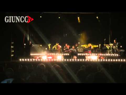 Parole e musica: Brunori Sas alle Rocce con il teatro canzone