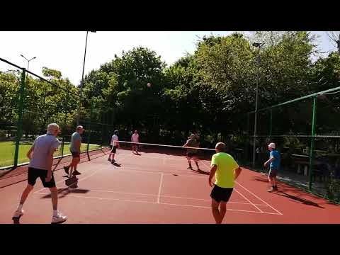Daniel în acţiune la tenis de picior futnet Bucureşti
