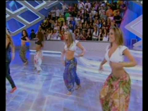 Dolls Tv Xuxa - Dolls e Latino - Selinho na boca