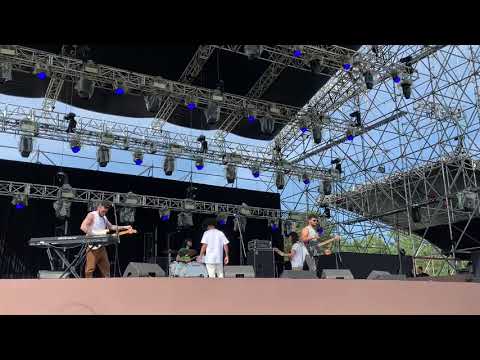 Jakubi - Holiday (Live) @slowlifeslowlive